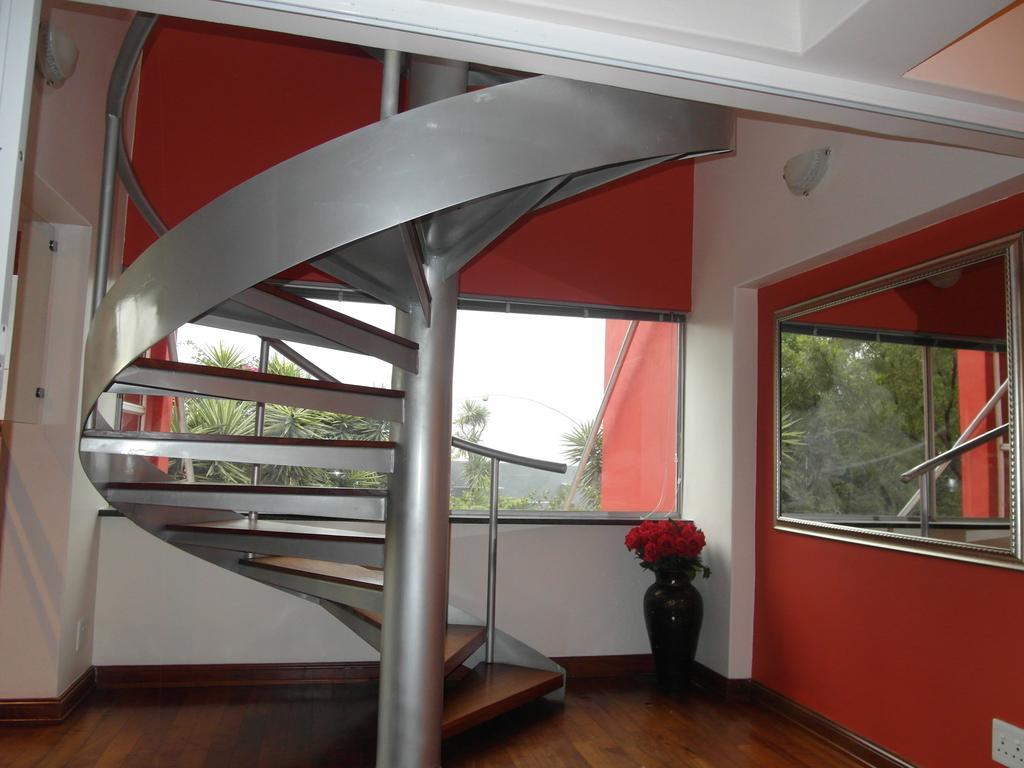 Red Square Home พริทอเรีย ภายนอก รูปภาพ