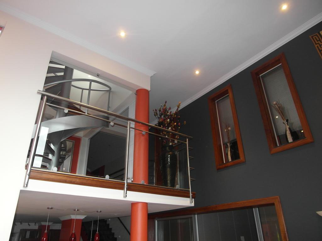 Red Square Home พริทอเรีย ภายนอก รูปภาพ