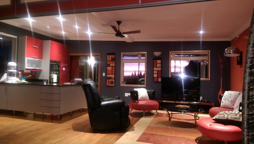 Red Square Home พริทอเรีย ภายนอก รูปภาพ